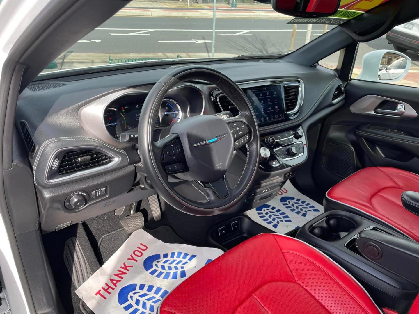 2020 WHITE /RED Chrysler Pacifica Hybrid Limited (2C4RC1N71LR) with an 3.6L V6 DOHC 24V HYBRID engine, CVT transmission, located at 744 E Miner Ave, Stockton, CA, 95202, (209) 944-5770, 37.956863, -121.282082 - PLUS TAXES AND FEES - Photo#7